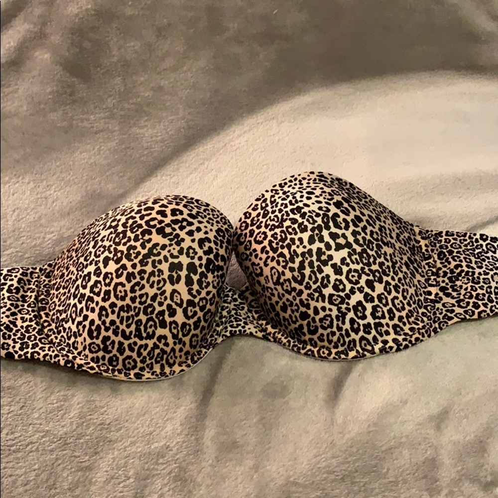 Victoria’s Secret strapless bra